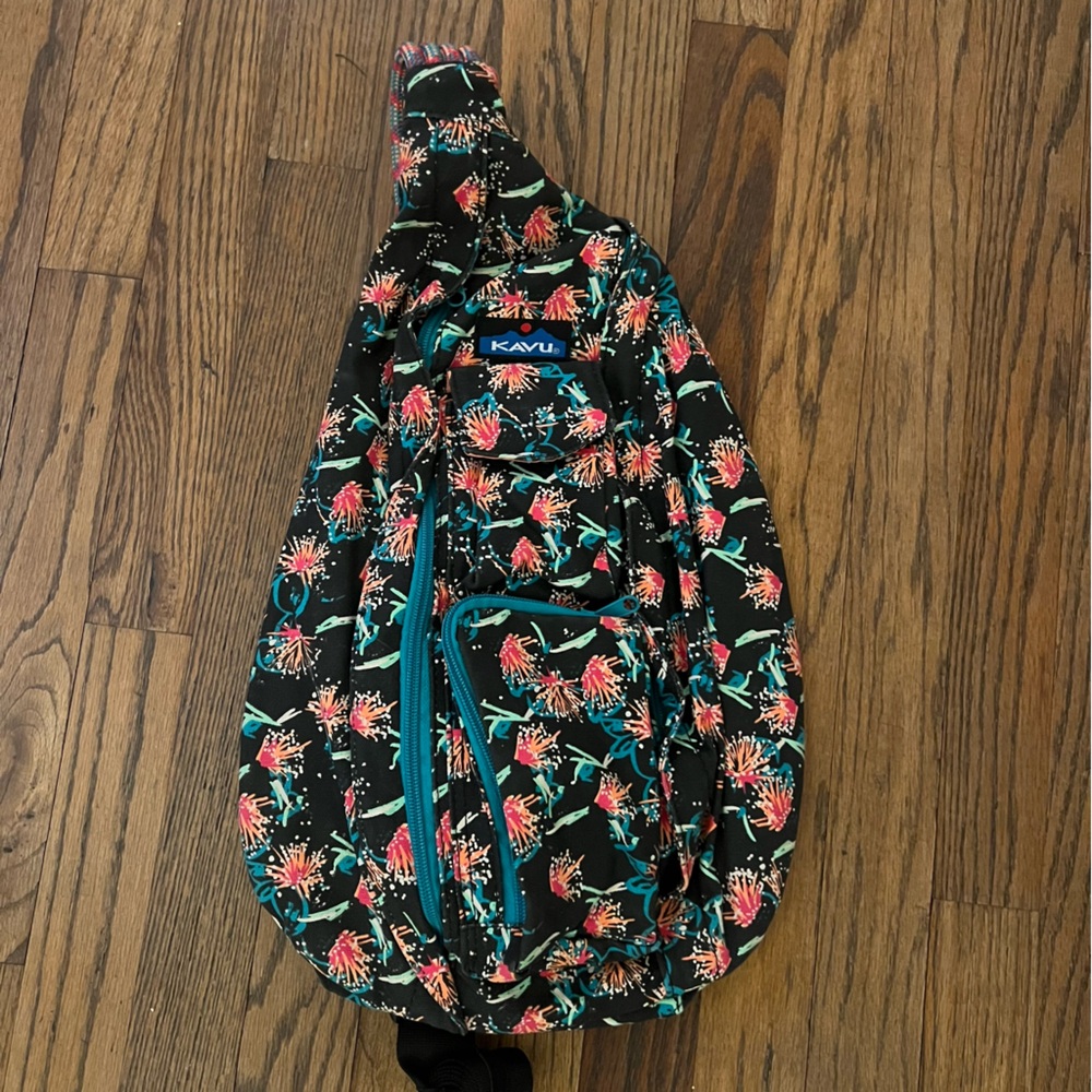 Kavu rope sling bag travel bag sparkler tropical so cute like new!